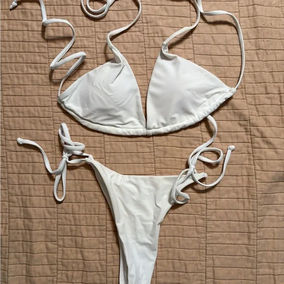 #4 - WINTER CLEAN OUT - SHEIN White Triangle String Bikini Set - small - Picture 1 of 7